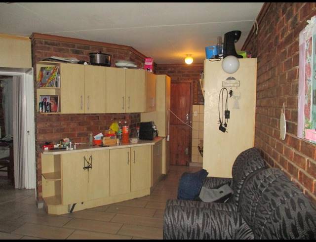 2 BEDROOM TOWNHOUSE FOR SALE IN UITSIG